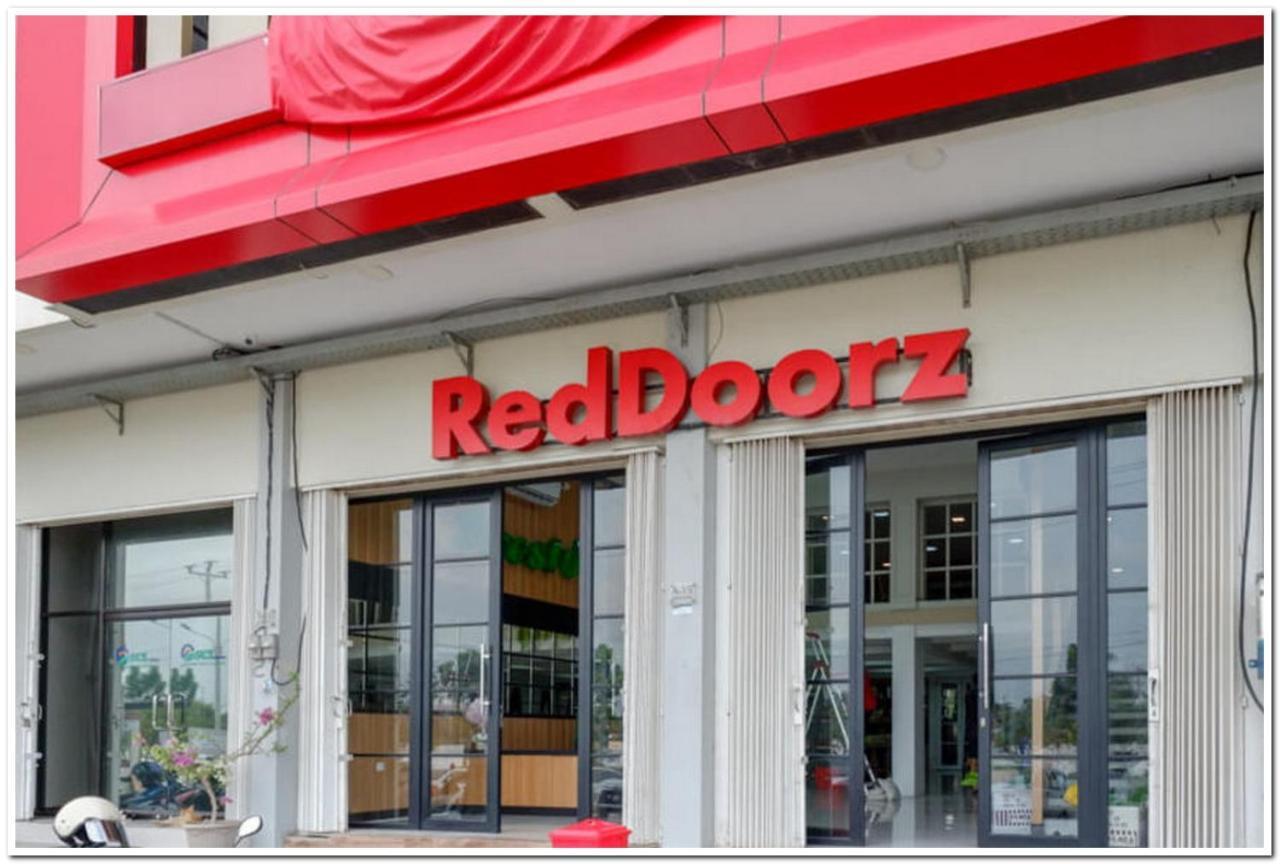 Reddoorz Plus @ Madukoro Raya Семаранг Екстер'єр фото