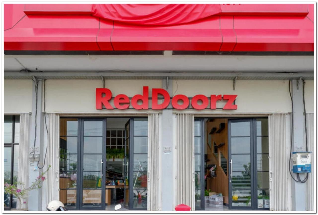 Reddoorz Plus @ Madukoro Raya Семаранг Екстер'єр фото