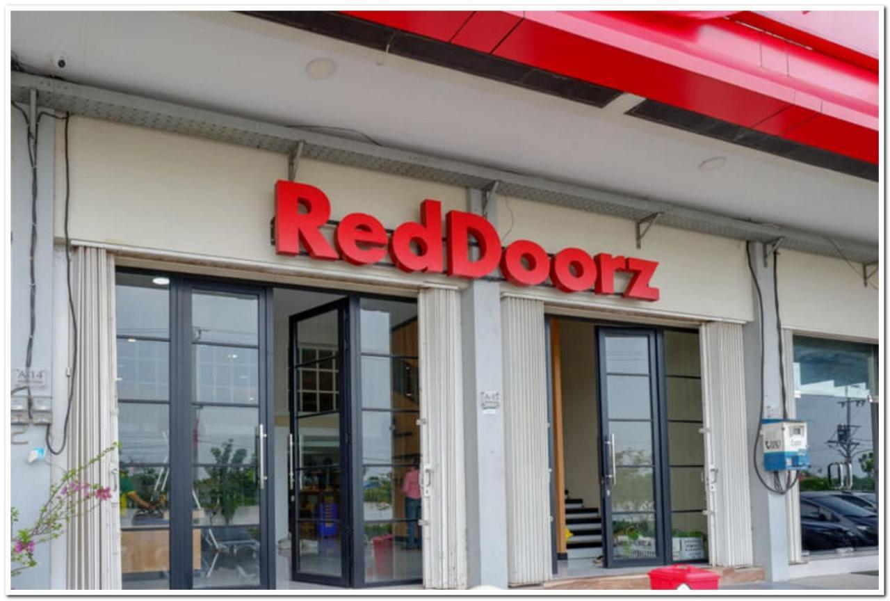 Reddoorz Plus @ Madukoro Raya Семаранг Екстер'єр фото