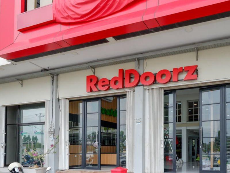 Reddoorz Plus @ Madukoro Raya Семаранг Екстер'єр фото