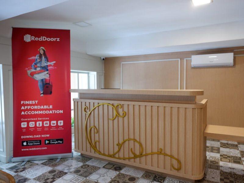 Reddoorz Plus @ Madukoro Raya Семаранг Екстер'єр фото